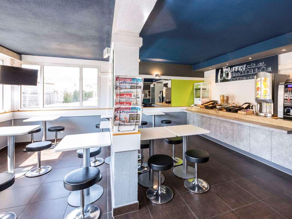 Ibis Budget Сістерон Ресторан фото